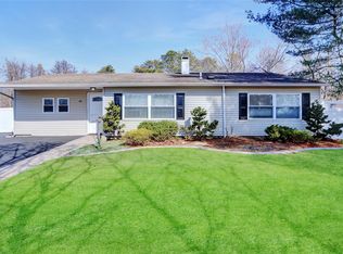 49 Sundial Ln, Bellport, NY 11713