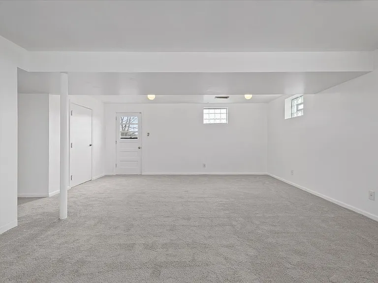1303 Cloverdale St — Photo 25