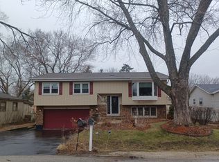 5505 Oakwood Dr, Cary, IL 60013