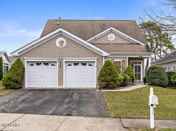 43 Silverspring Drive, Lakewood, NJ 08701