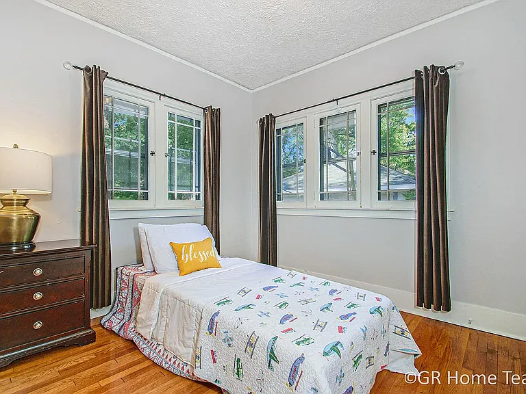 910 Calvin Ave SE — Photo 25