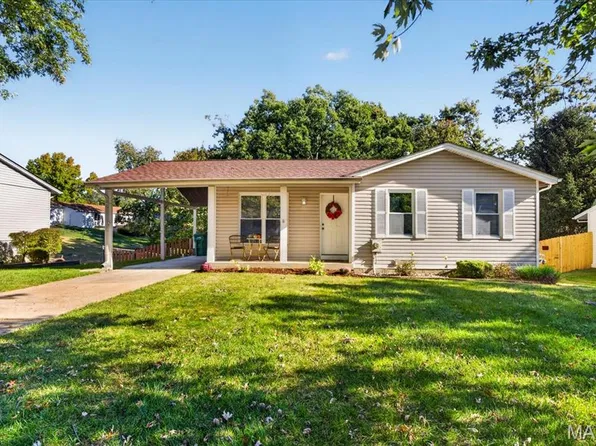 1290 Meadow Trail Ln, Fenton, MO 63026