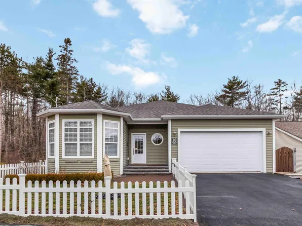 38 Roundhouse Dr, Bridgewater, NS B4V 9A9
