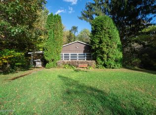 200 Hickory Rd, Palmerton, PA 18071