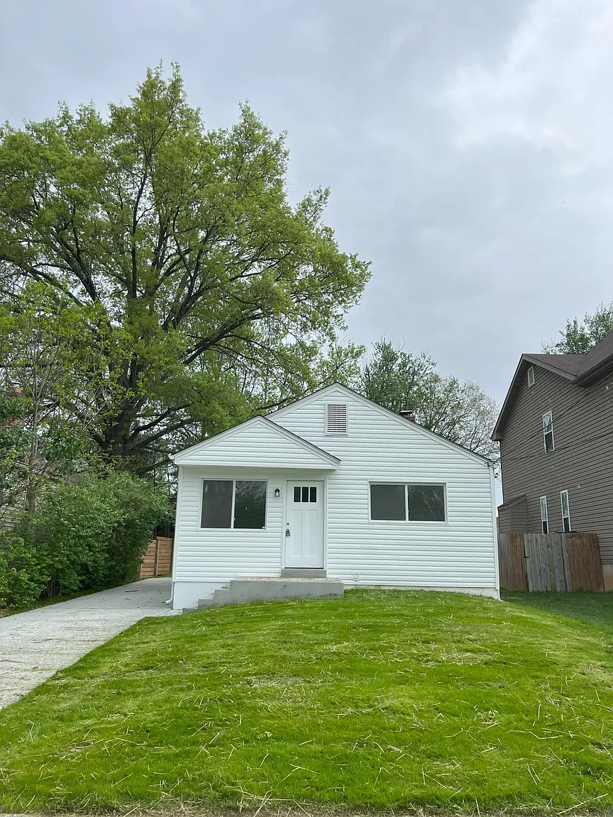 260 Monica Dr photo 1