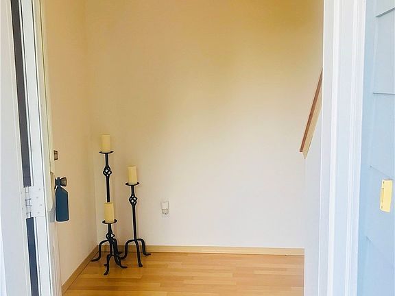 4th image of 421 Iron Ave