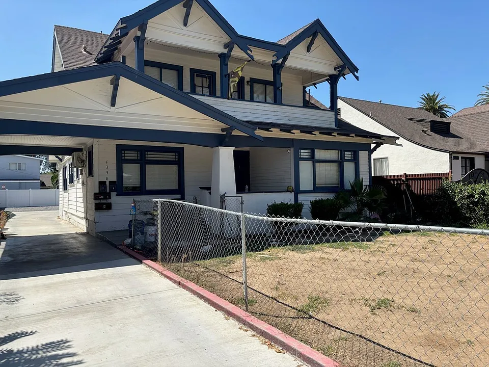 4338 University Ave #C