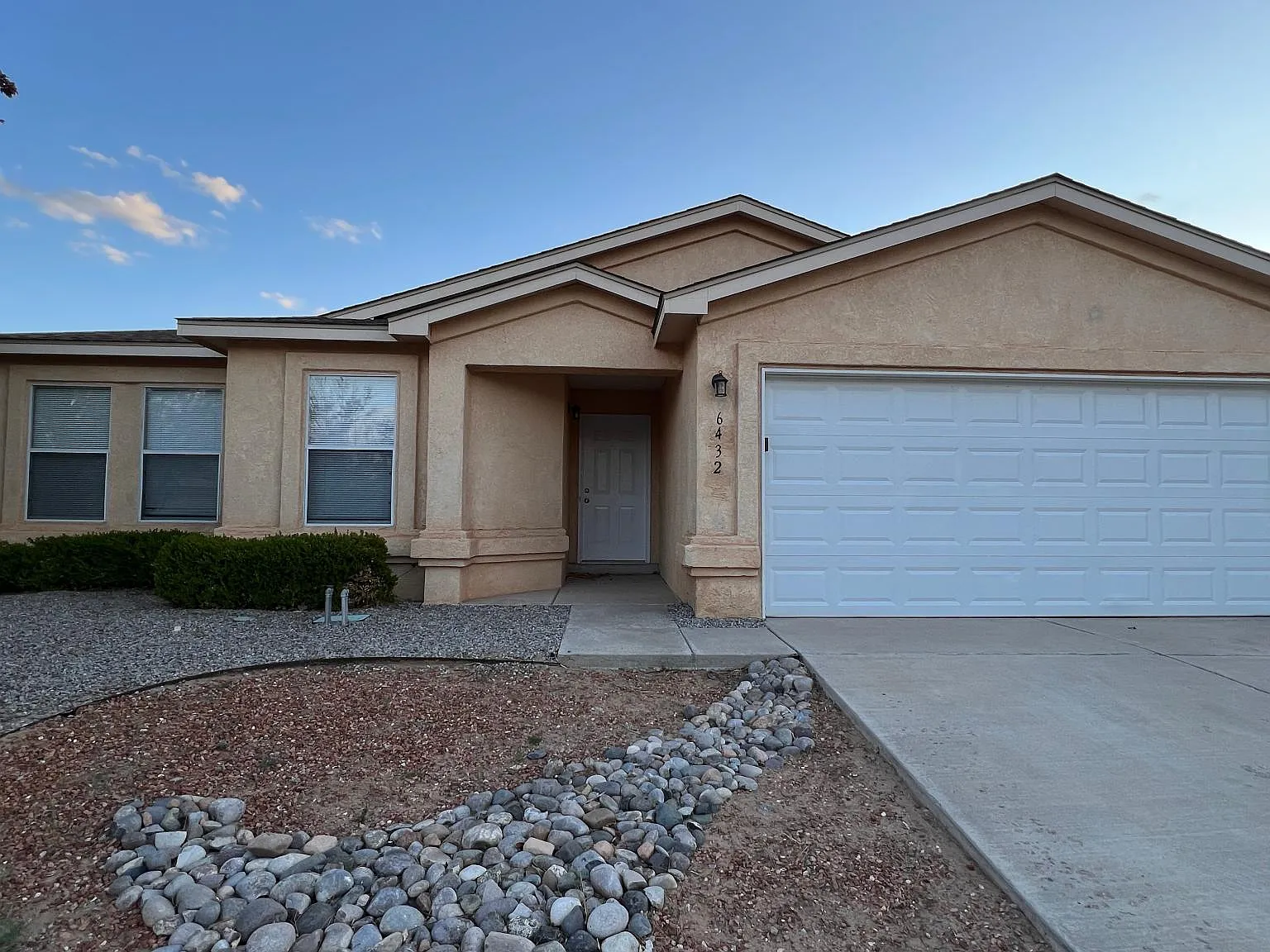 3 bed, 1868 sqft, $2,495 — Photo 2