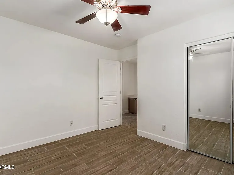 1935 E Oxford Ln — Photo 21