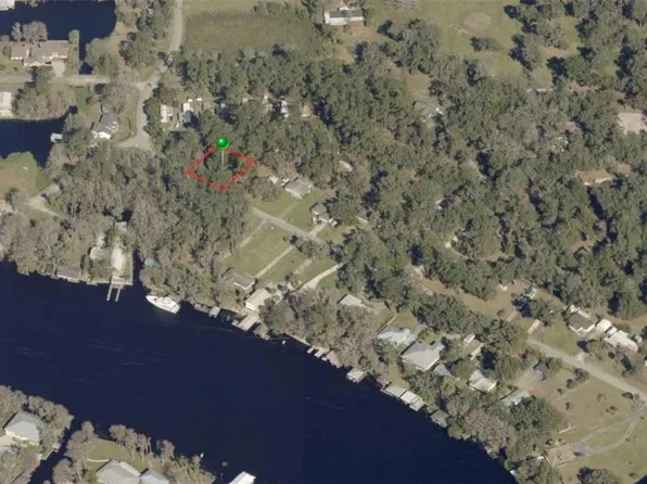 1915 Alice Dr #13, Astor, FL 32102