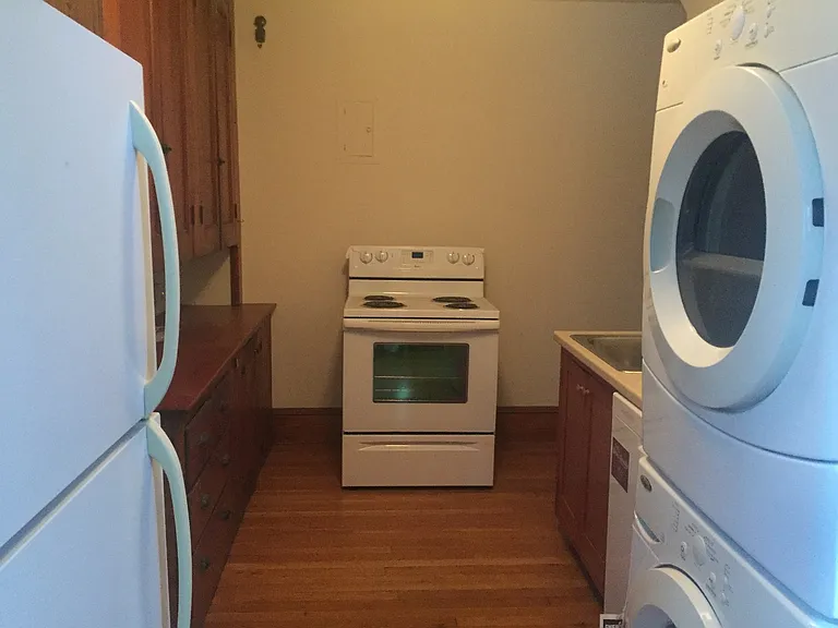 68 Ascutney St — Photo 3