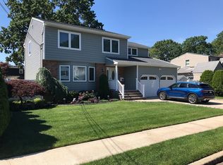 2132 2nd Ave, Merrick, NY 11566