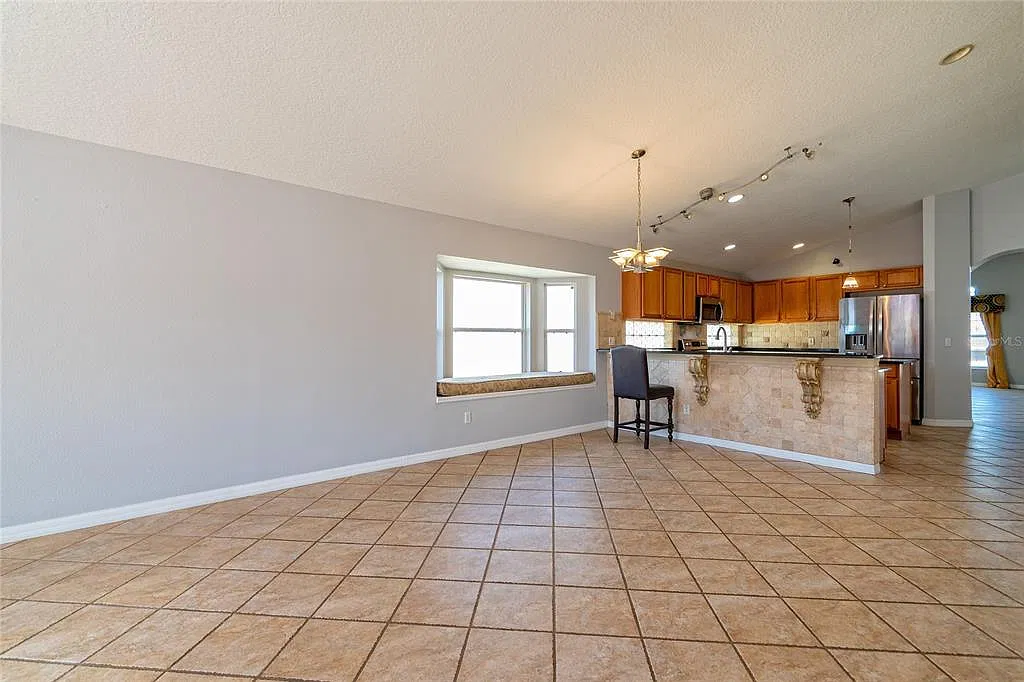 4 bed, 2.0 bath, 2168 sqft, $2,800 — Photo 4