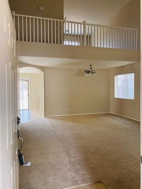 3 bed, 2.5 bath, 1965 sqft, $2,000 — Photo 2