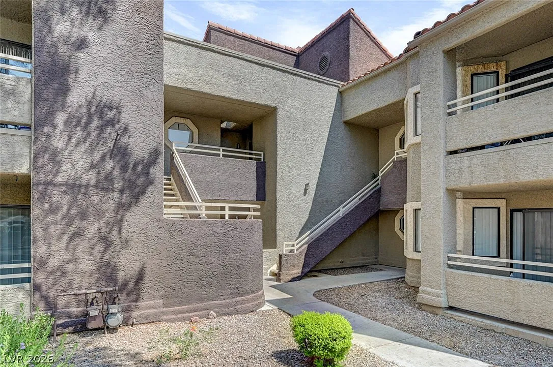 2 bed, 2.0 bath, 1091 sqft, $1,395 — Photo 2
