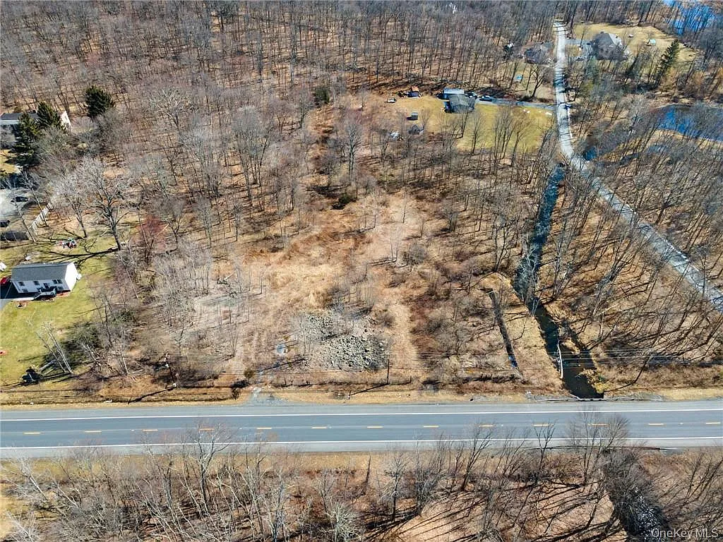 1136 Route 32 photo 1