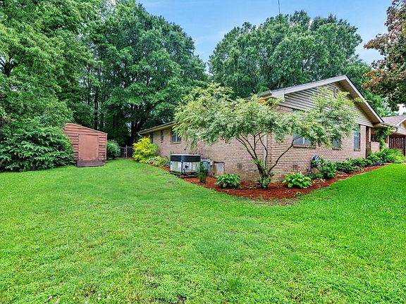 4th image of 2613 Vann Dr