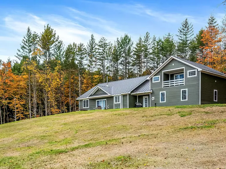 167 E Countryside Rd — Photo 2