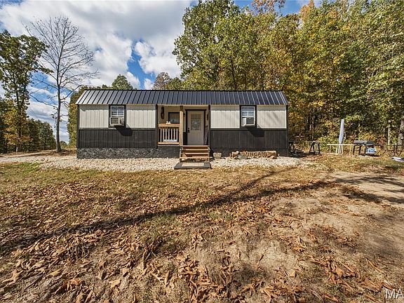 2nd image of 20900 Hamlet Ln