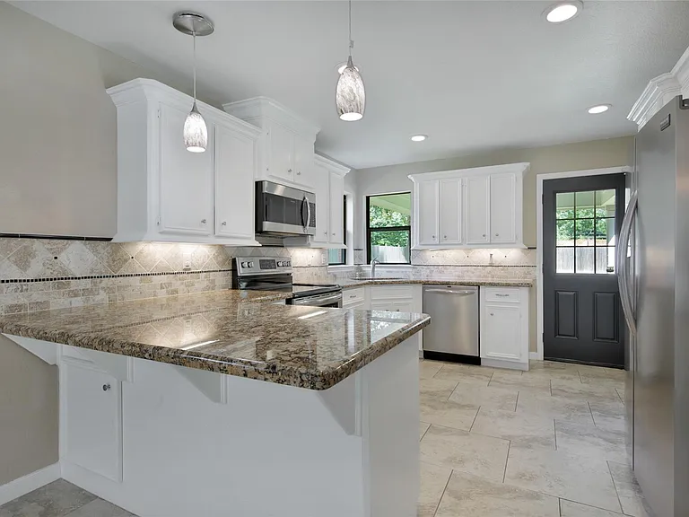 710 W Rollingwood — Photo 9