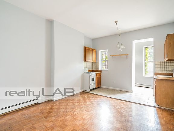 3rd image of 42 Clermont Ave APT 2