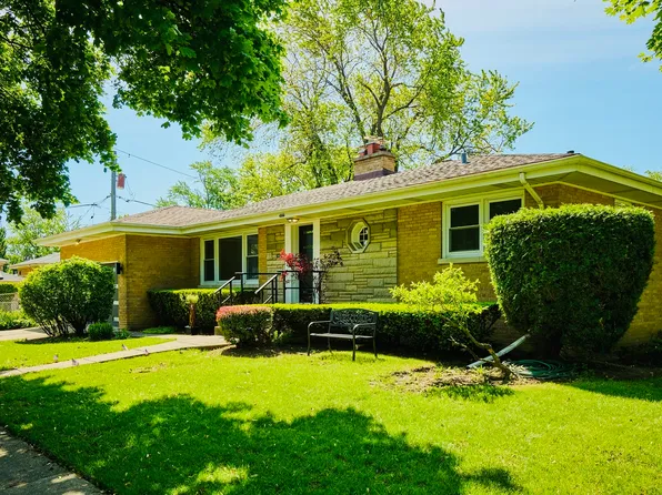 4555 Cleveland St, Skokie, IL 60076