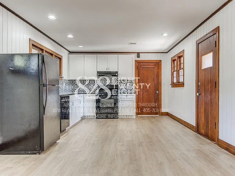241 Emelyn St — Photo 33