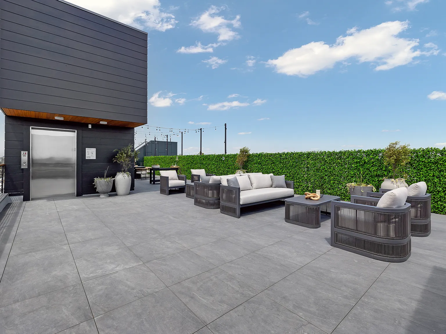 Studio, 550 sqft, $2,895 — Photo 4