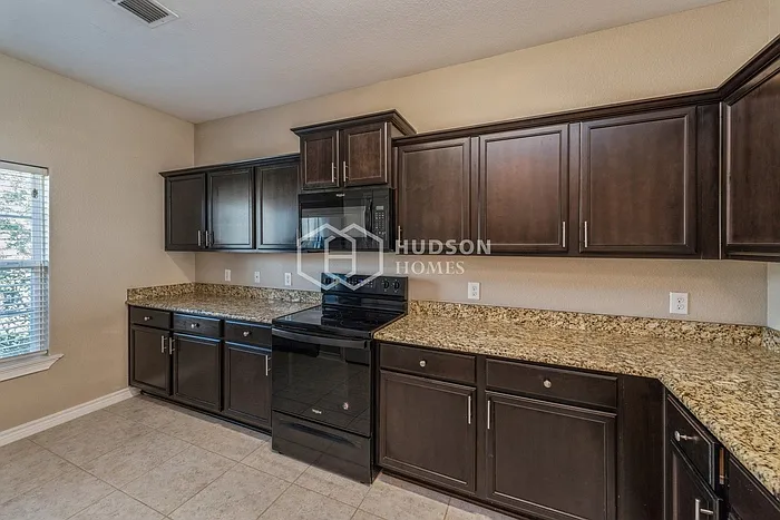 148 Aaron St — Photo 6