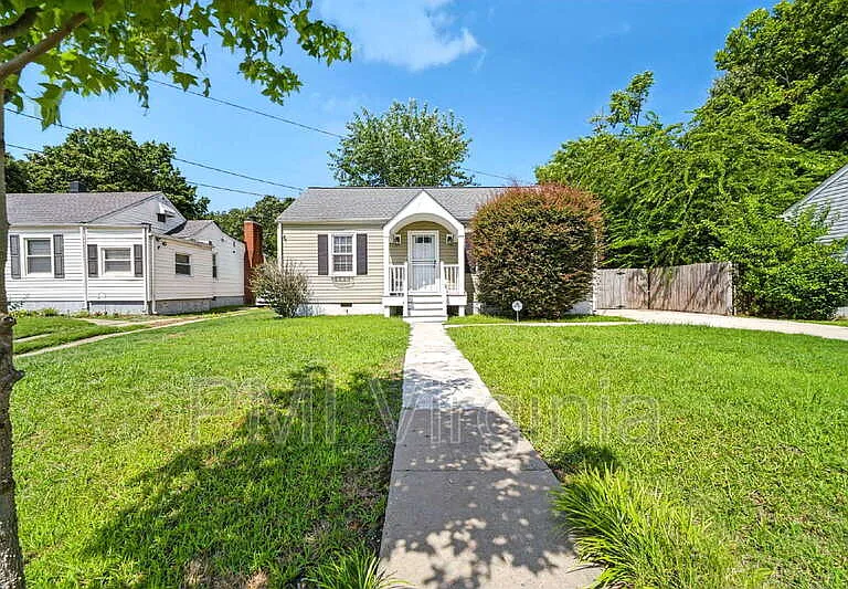 9 Laurel Dr — Photo 1