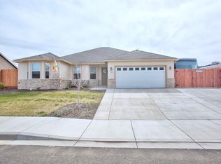125 Cedric Ct, Eagle Point, OR 97524