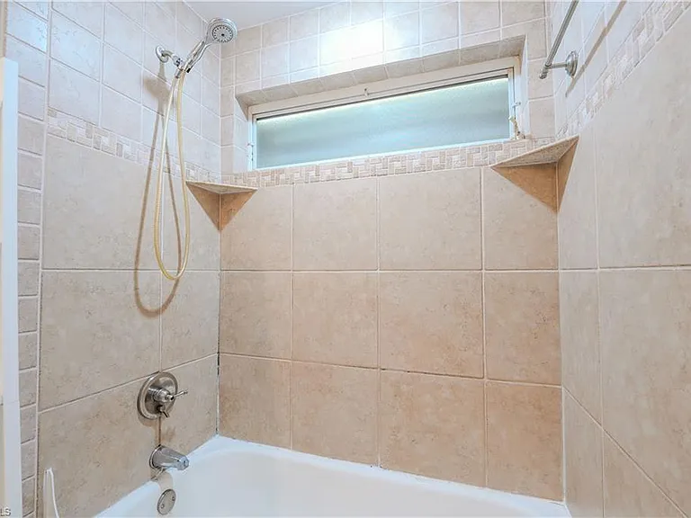 430 Saint Andrews Blvd #6 — Photo 15