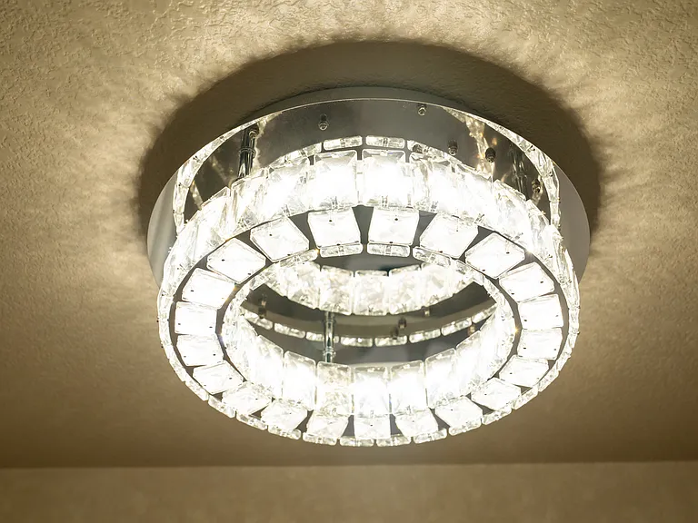 Light fixture in the walk-in closet