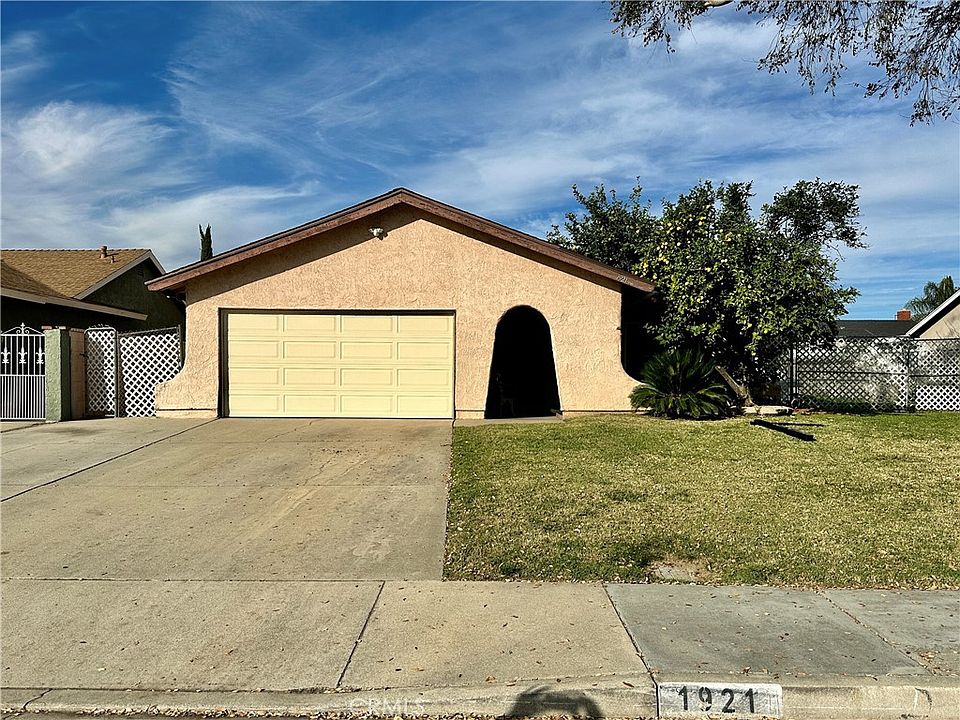 1st image of 1921 E Saint Andrews Dr