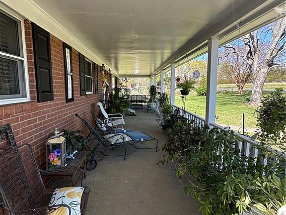 4th image of 281 Spencer Meadow Rd