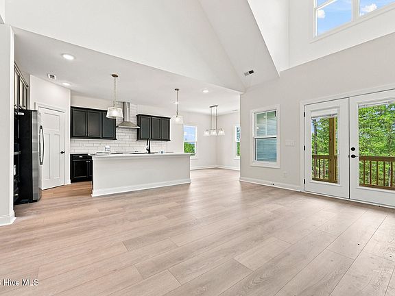 4th image of 145 Vista Ridge Avenue