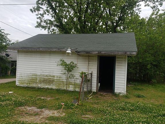 5th image of 807 N Broadway Ave
