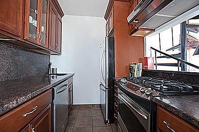 3rd image of 350 W 14th St #Phc