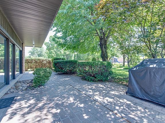 5th image of 535 E Turner Ave