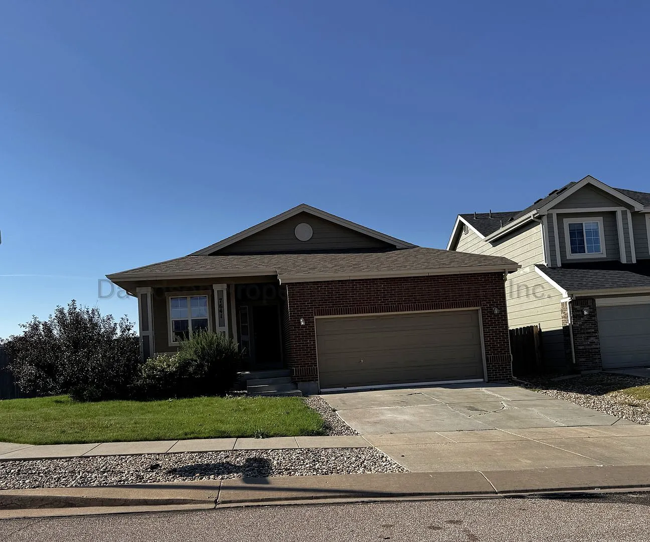 Cozy 3 Bedroom House in Stetson Hills — Photo 1