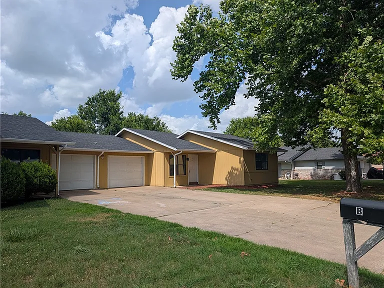 2004 Cypress Pl #A — Photo 1