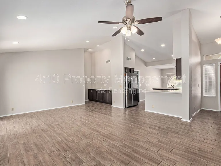 2381 W Redwood Dr — Photo 7