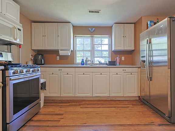 4th image of 208 Dewey St