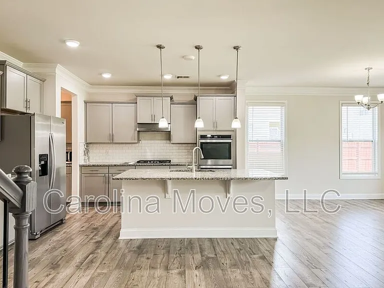 400 Raleighwood Ln — Photo 5