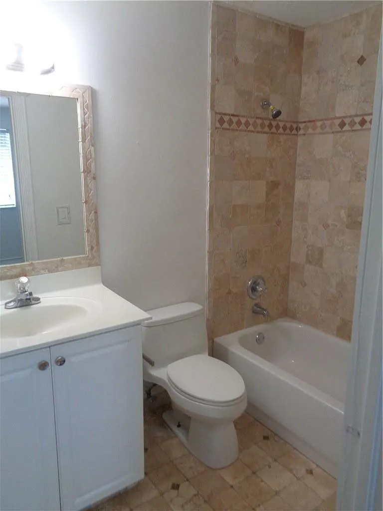 2 bed, 2.5 bath, 1498 sqft, $2,800 — Photo 3