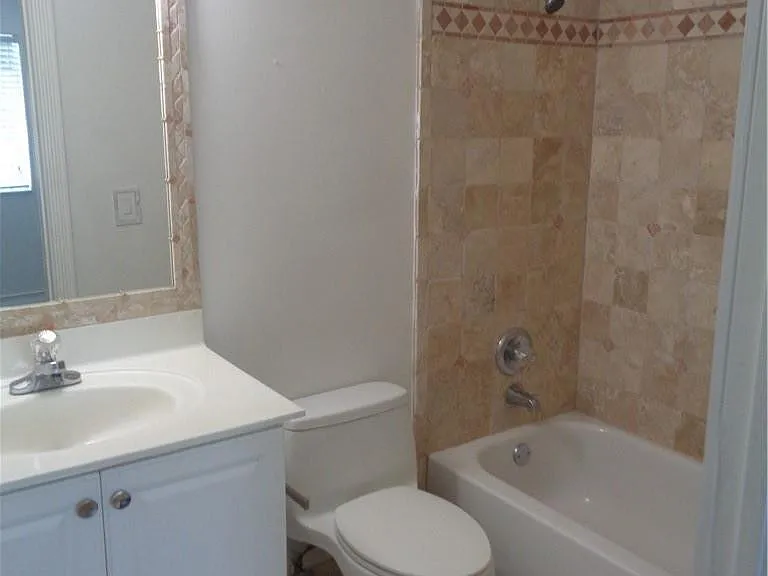 11379 NW 34th Pl — Photo 3