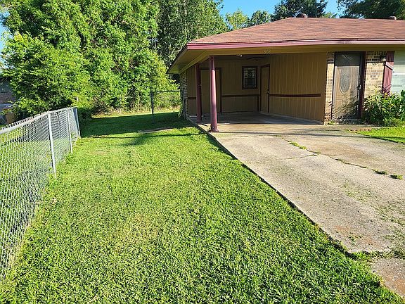 2nd image of 803 Tanglewood Dr