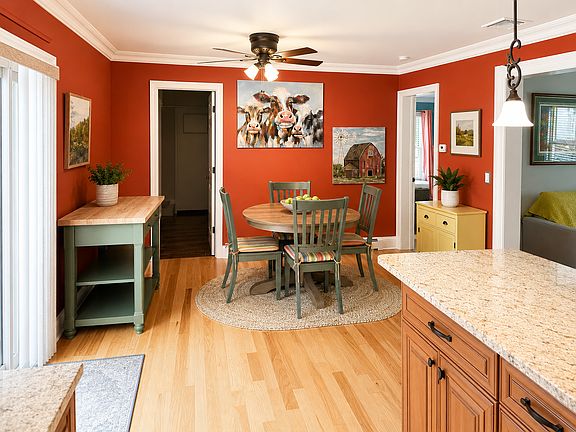 Eat-In Kitchen