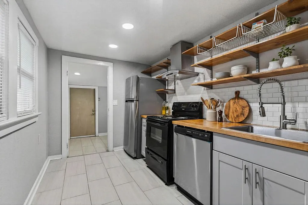 2702 White Ave — Photo 4