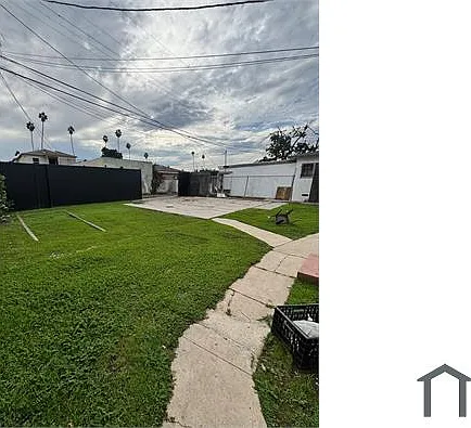 918 W 80th St — Photo 2